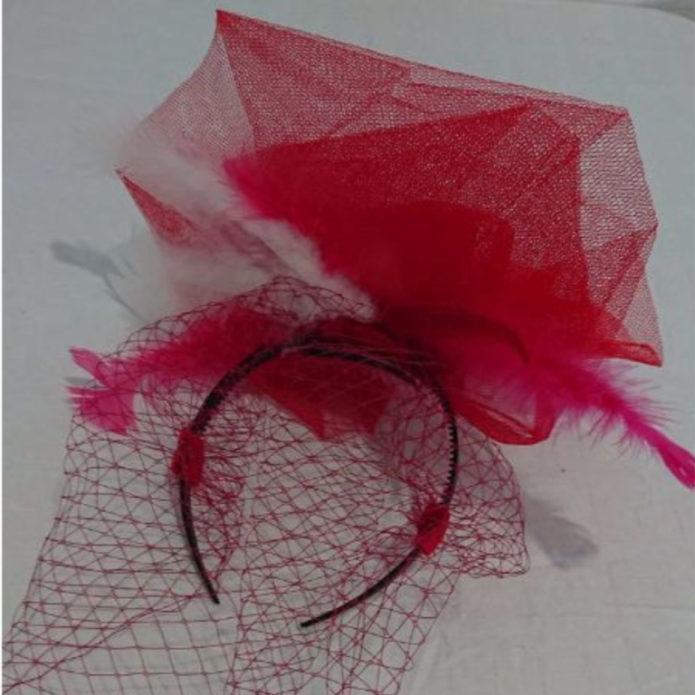 Pink and Red Fascinators: Wearing the Colour Clash with White Red Rosy