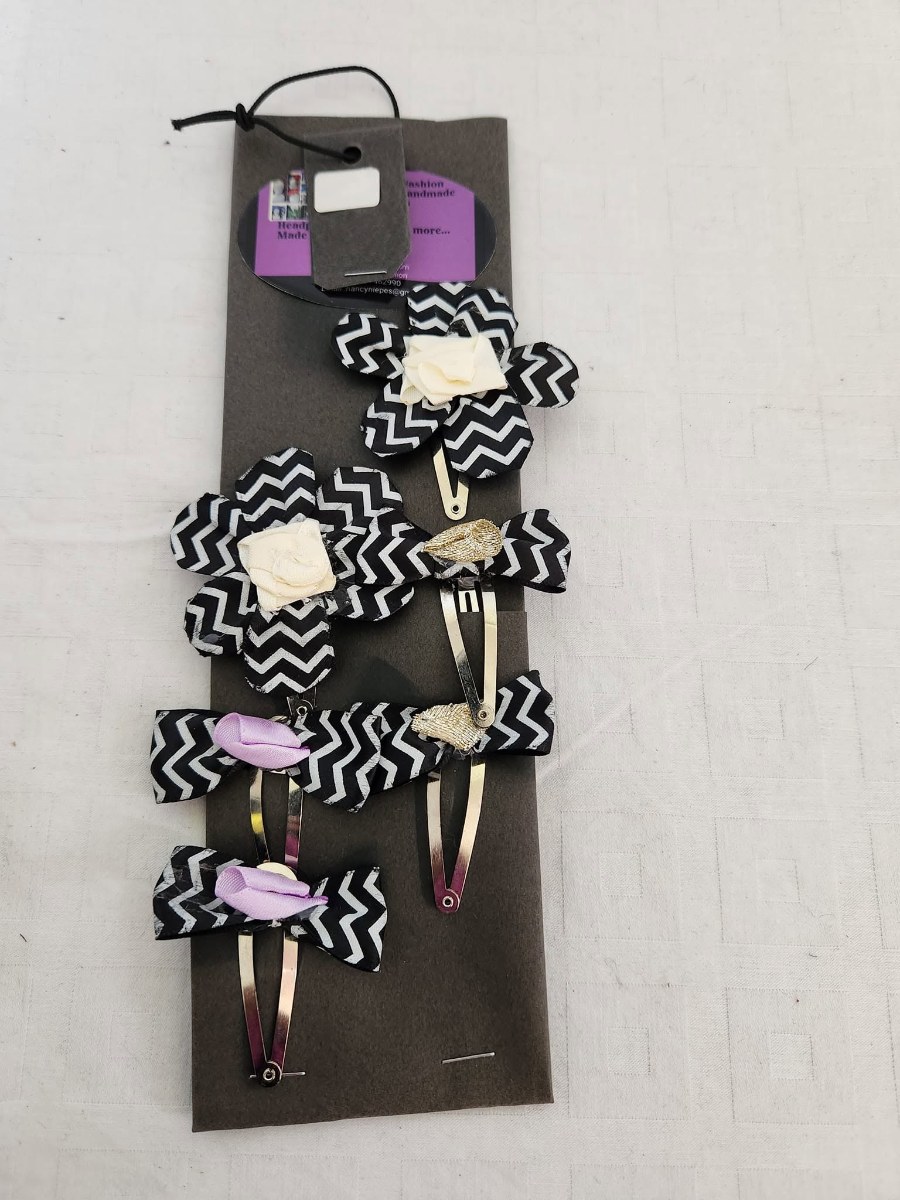 Black White Check Hair Clips Set view 2