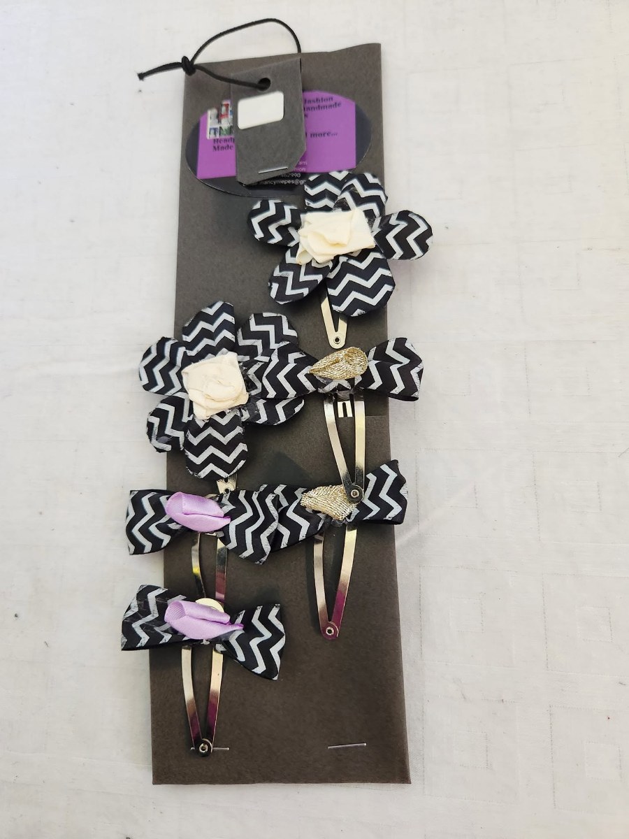 Black White Check Hair Clips Set view 3
