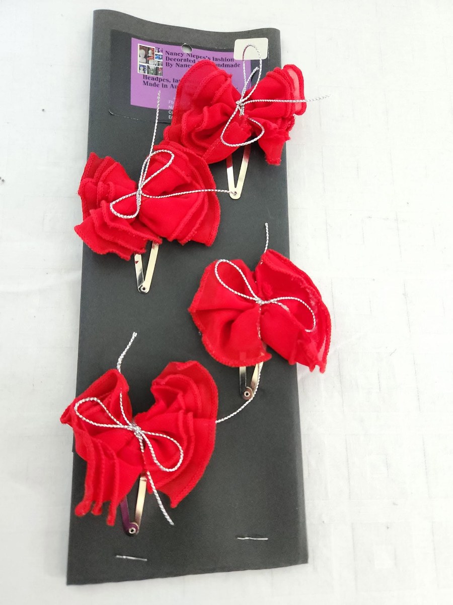 Red Bow Hair Clips Set view 2