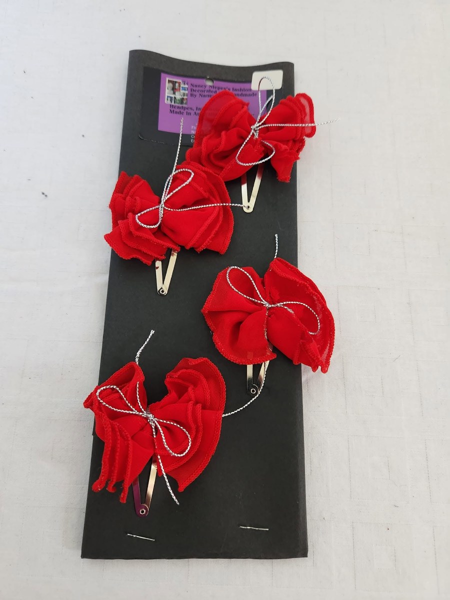 Red Bow Hair Clips Set view 3